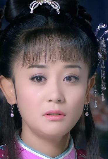 “小丑手”太减分了，这8位女星个个貌美如花，却被手拖后腿