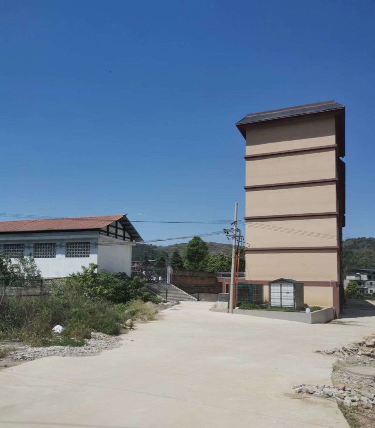 纪念初中毕业五十周年谢老师教育赞母校巨变