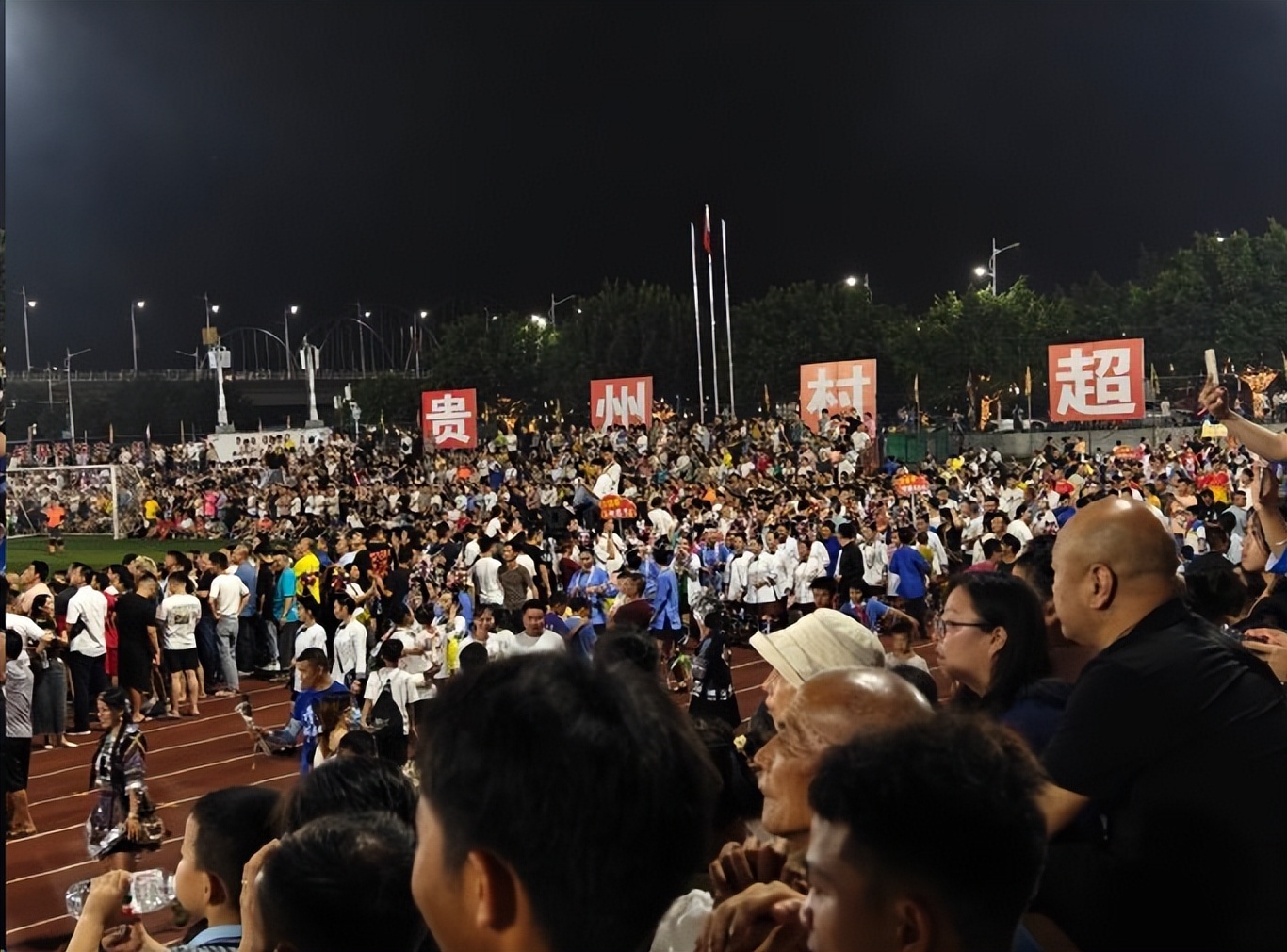 李铁案终极“大鱼”曝光,蔡振华昔日接班人叛逃出境,涉案超30亿