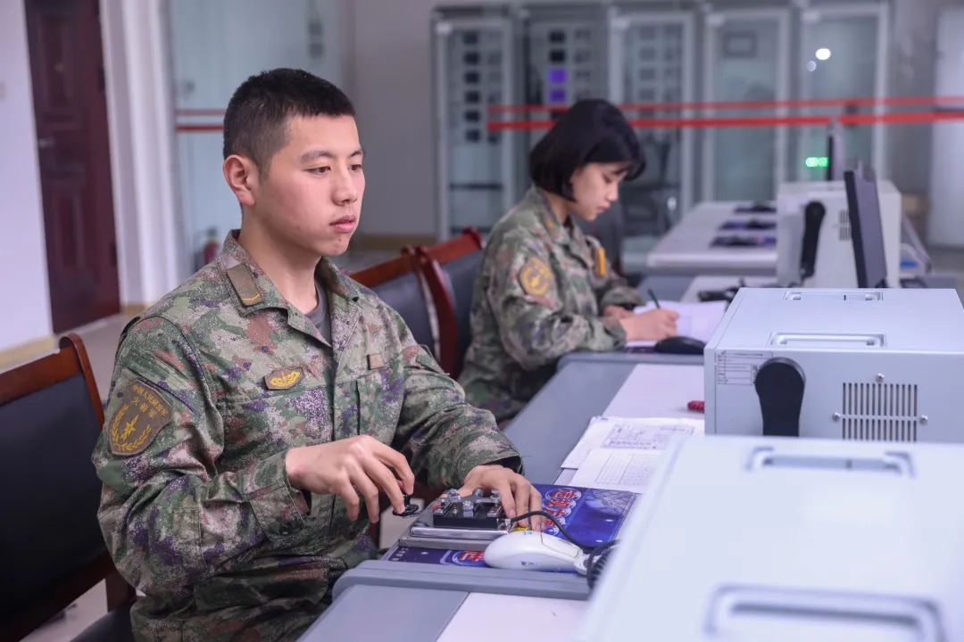 军营帅气视频,镜头下的军营青春岁月