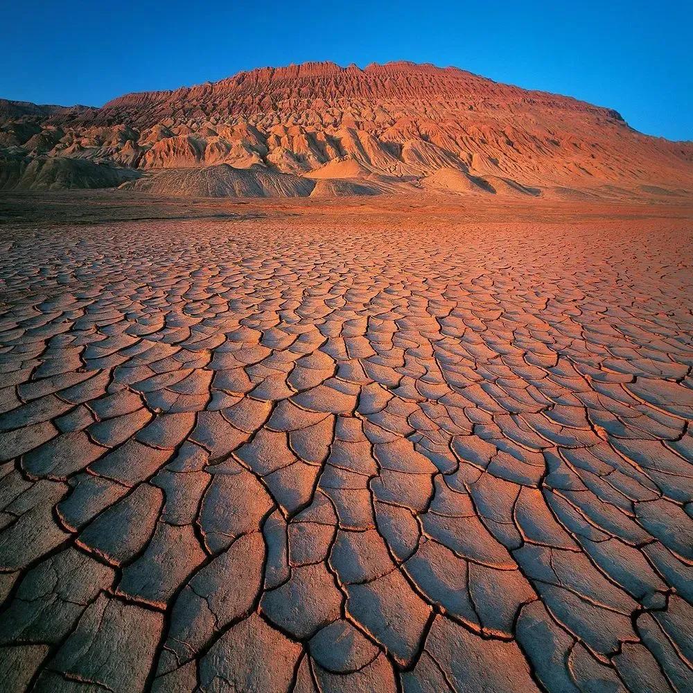 《黄河》中篇小说:彩旦六爷