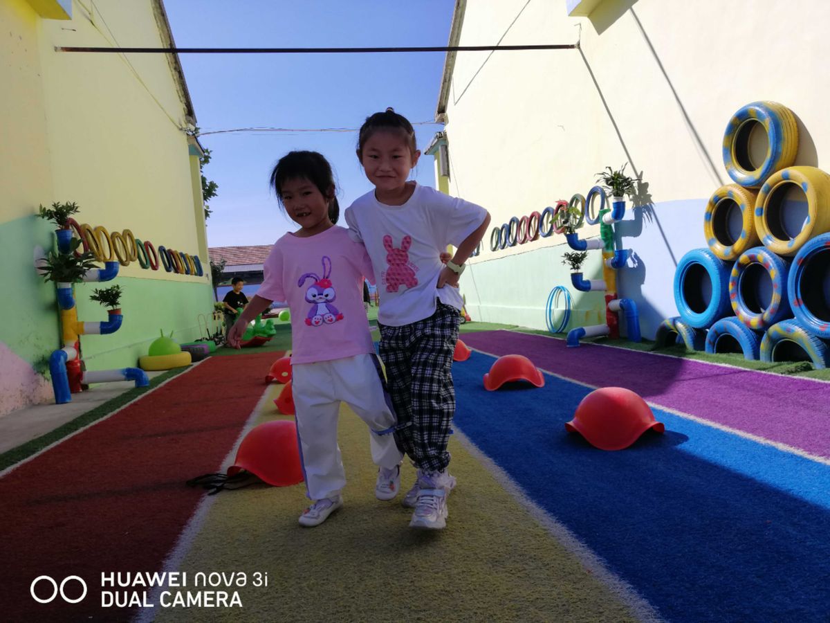 幼儿园大班两人三足游戏创新玩法,两人三足游戏规则幼儿园教案