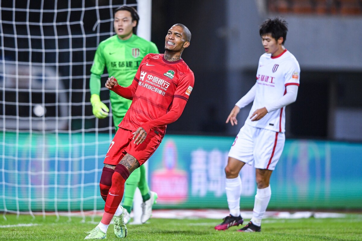 河南足球的溺爱导致卡兰加走到今天，铁血战士最终倒在铜臭之下