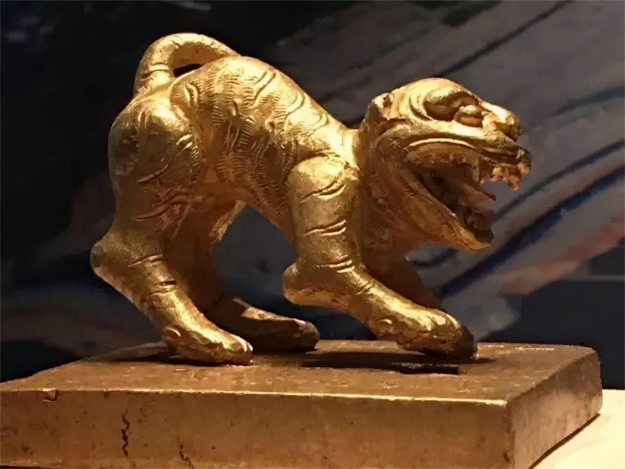 盗挖古墓被判刑,小伙盗一百多座墓被刑拘