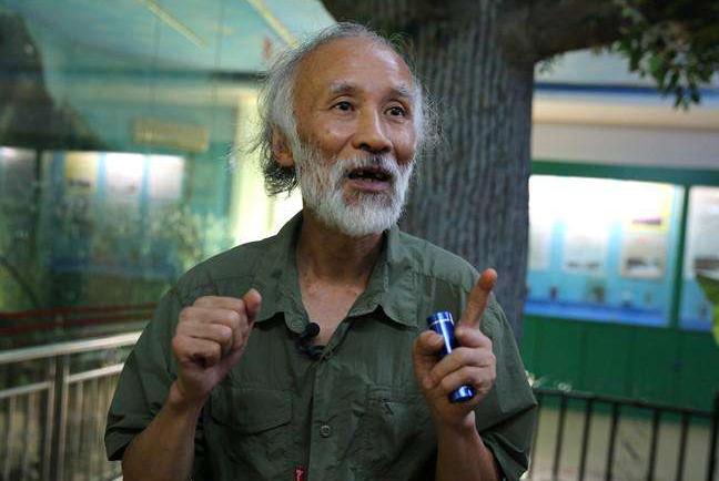 1989年，他发现价值百万的莽山烙铁头，被咬20多次，如今生活怎样