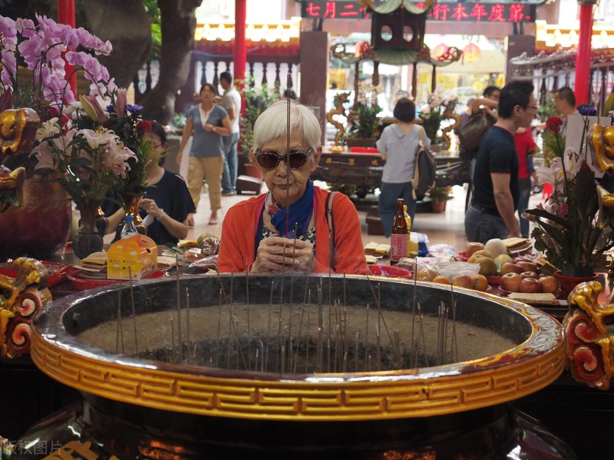 农历七月初一到，七月初一鬼门开，要做四事忌四事，要忌哪四事？