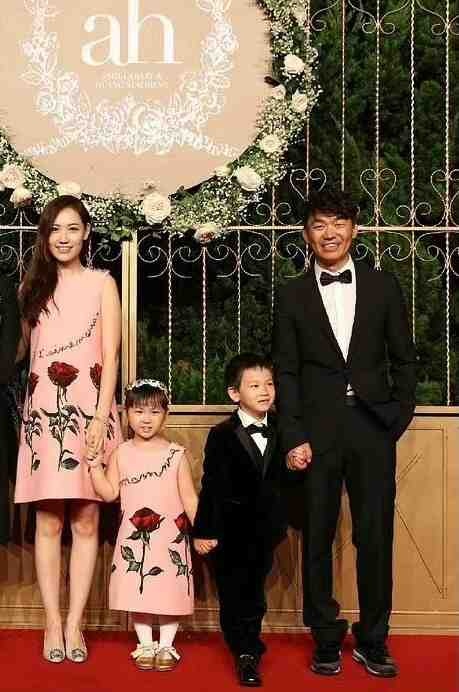 黄晓明Angelababy官宣离婚，回顾当年参加婚礼的嘉宾，物是人非