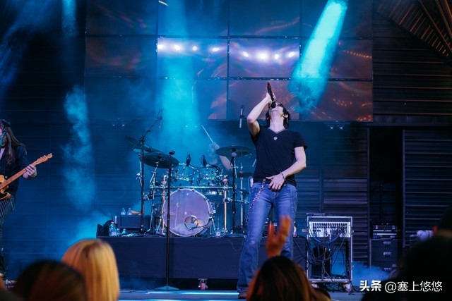 陈奕迅如何看待孤勇者上世界杯,孤勇者陈奕迅是一口气唱完吗