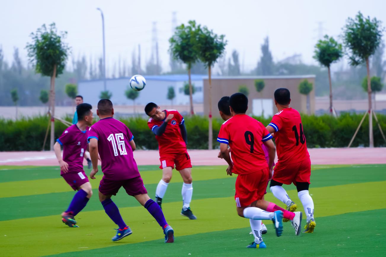 奔跑吧战士,绿茵场上尽情奔跑感受比赛的快乐