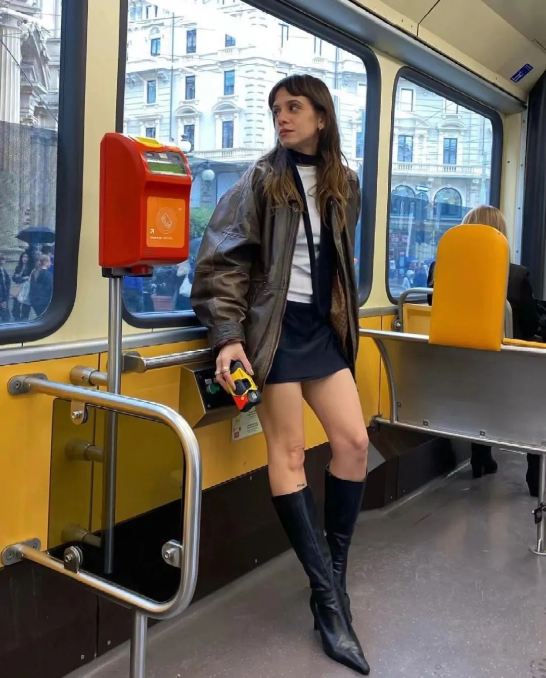 洋气气质皮夹克,皮夹克穿出高级风