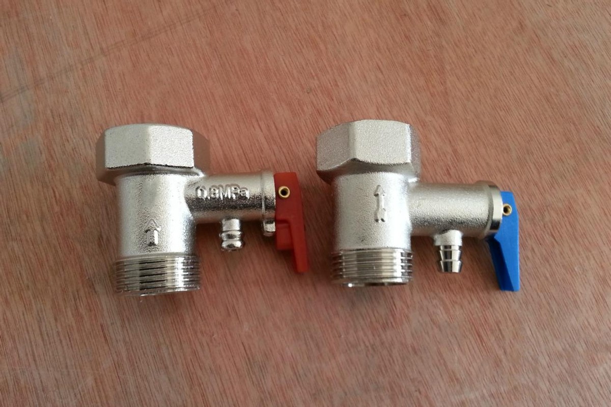 热水器安全阀漏水更换需要多少钱,美的热水器安全阀漏水怎么解决