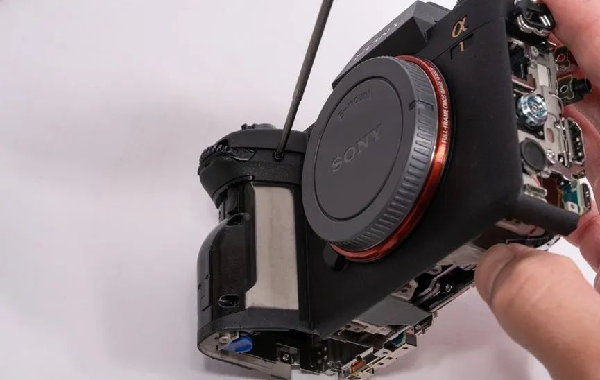 又来搞事情了！索尼α1硬核拆机