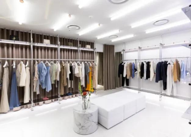 为什么服装实体店假货很多,为什么现在专卖店的衣服质量不好