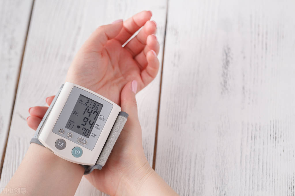 吃络活喜血压正常了但心率快咋办,早晨血压高一天都正常是高血压吗