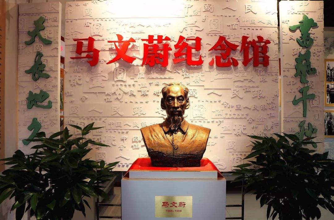 人民币上的中国人民银行六个字,人民币上的中国人民银行几种文字