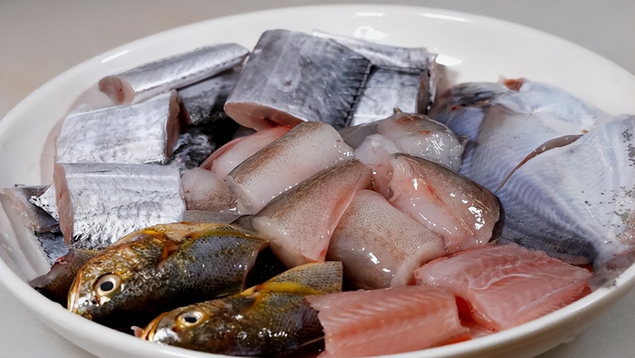 女孩的第一次月经几岁正常,女孩第一次来例假最佳年龄是多少