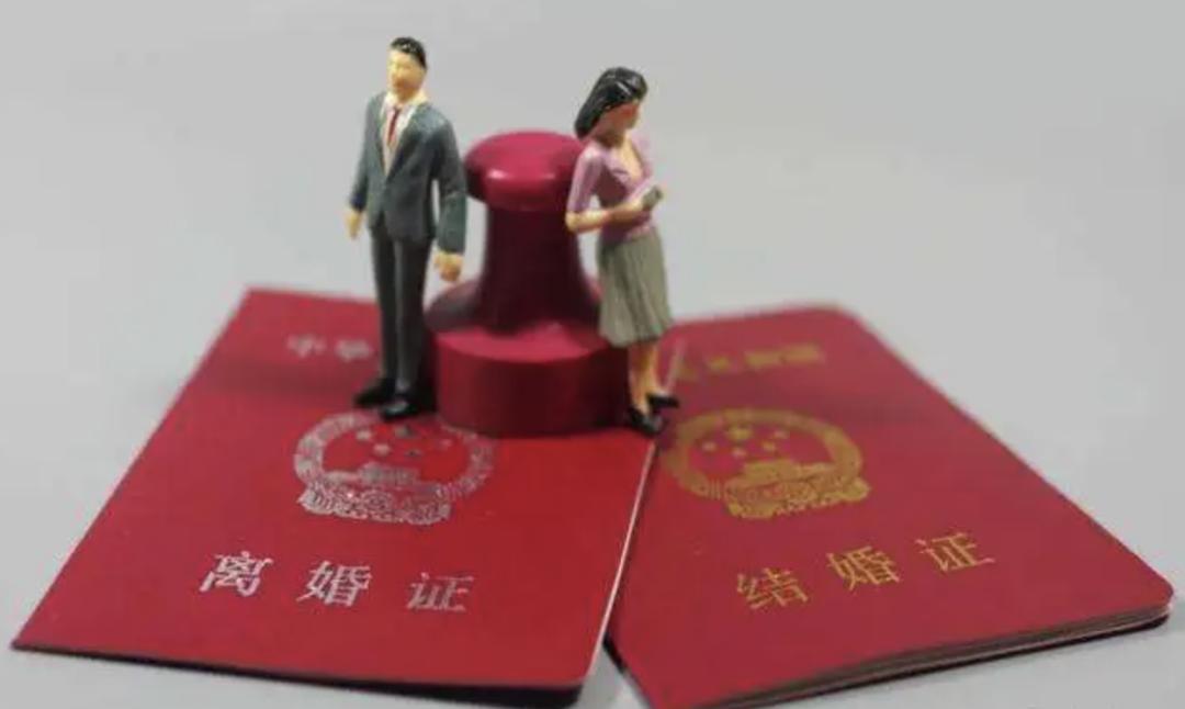 夫妻离婚关于债权债务怎么处理,夫妻离婚债权可以一个人承担么