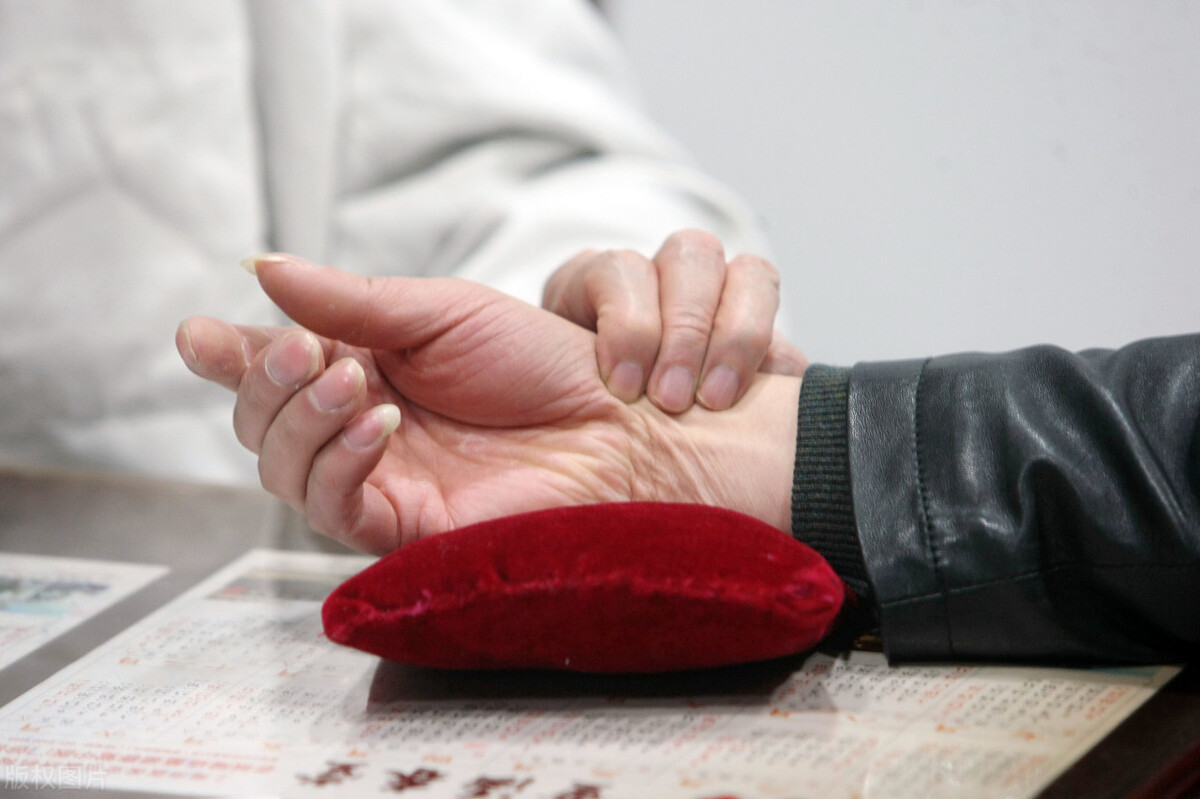 治疗湿热下注的尿频尿急的中草药,中医治疗尿频尿急的中成药