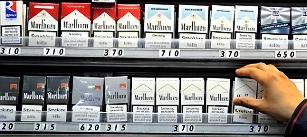 为什么老外总是喜欢找中国人要烟？给不给