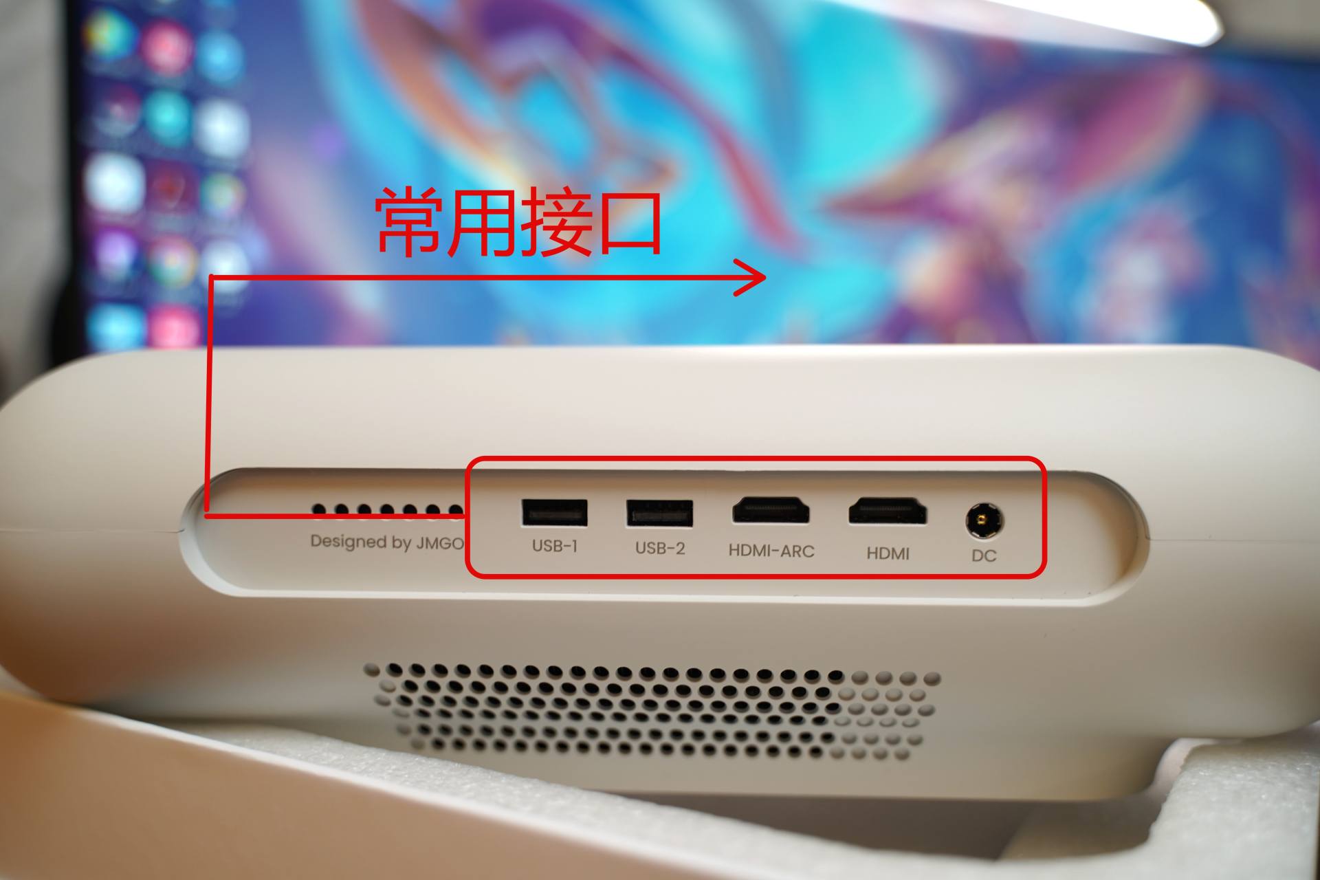 家里空间不够投影仪没法用，看看这台坚果O1S短焦投影仪