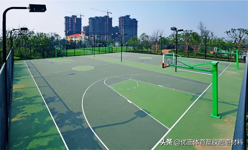 做篮球场地面都有什么材料,室外篮球场地面材料