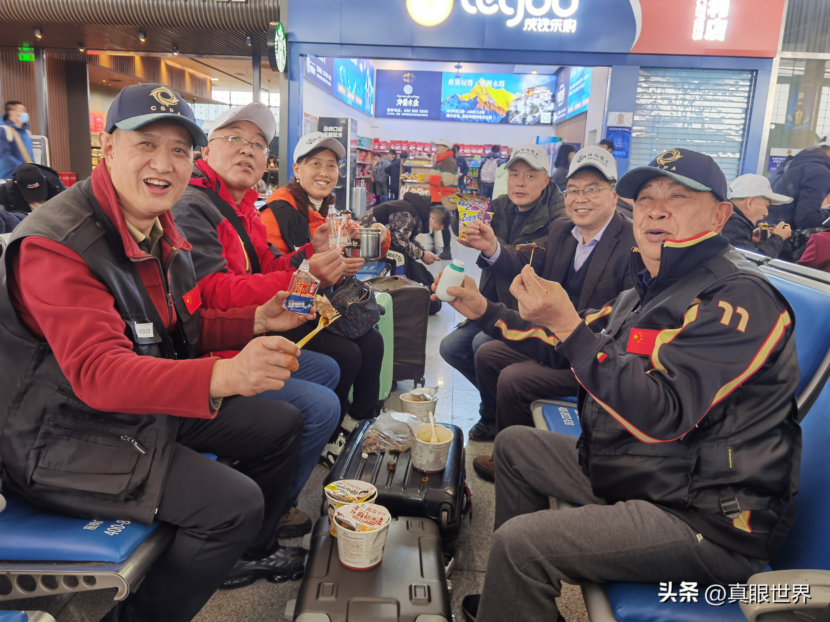 乘火车是买车上的套餐(盒饭)还是自带方便面?