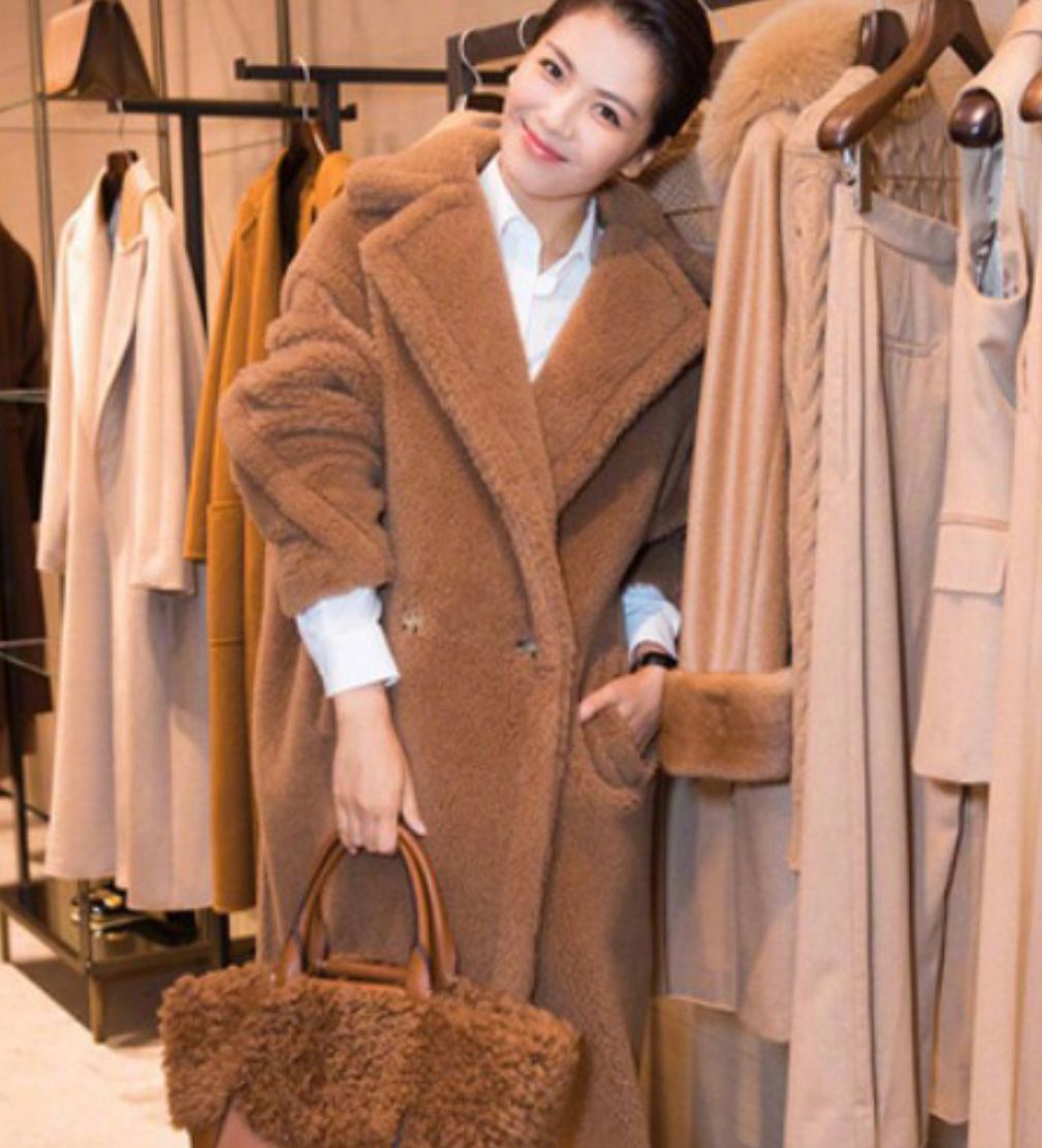 41岁刘涛穿亮片礼服惊艳全场,刘涛以一袭粉色连衣长裙亮相