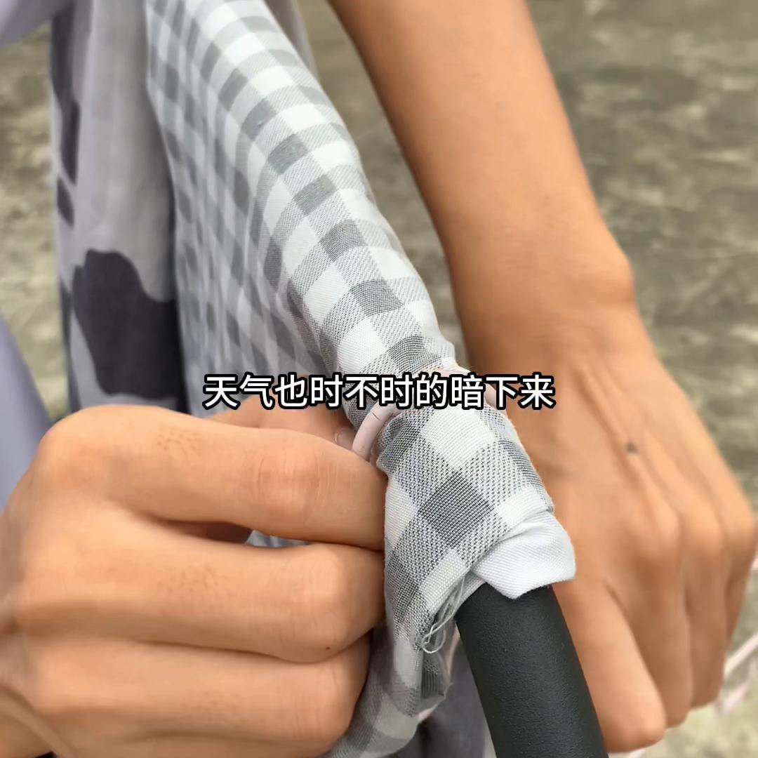 在广东的打工生活，打算换一个窗帘。换一个新的换一个心情...