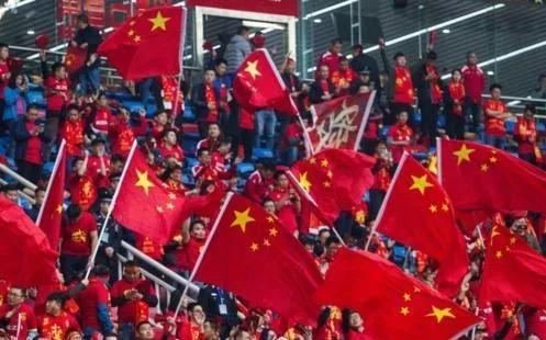 我为足球狂作文800字,我为足球狂小报