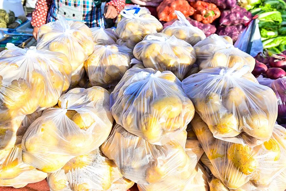 西山脚下的早市,闲逛最具人间烟火气的早市