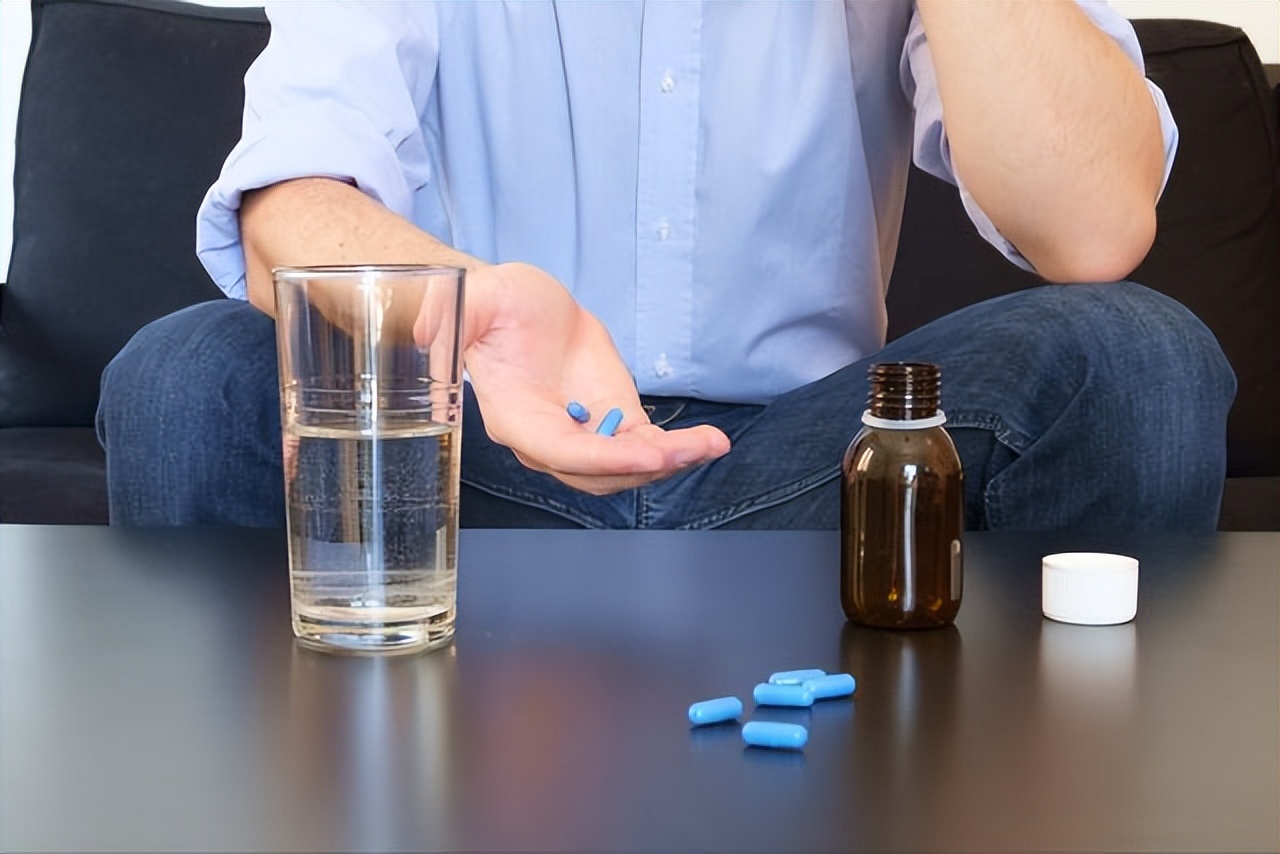 男子突发心肌梗死被抢救,年轻人突发胸痛现场抢救如何护理