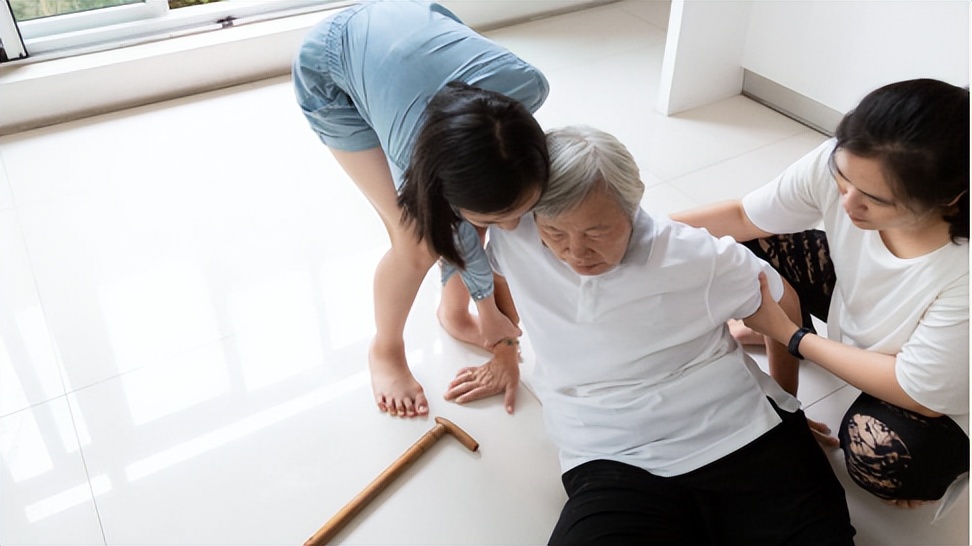 突然蹲下站起来头晕眼前一黑,蹲下突然起身头晕眼黑正常吗