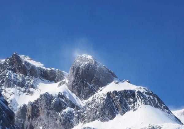 神秘峰峦：雪山的奇迹！