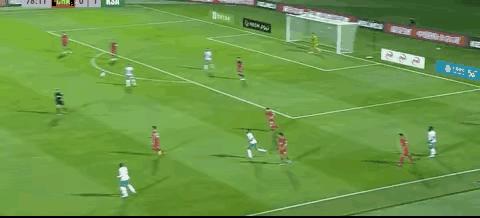 足球逼抢如何有压迫感,逼抢足球