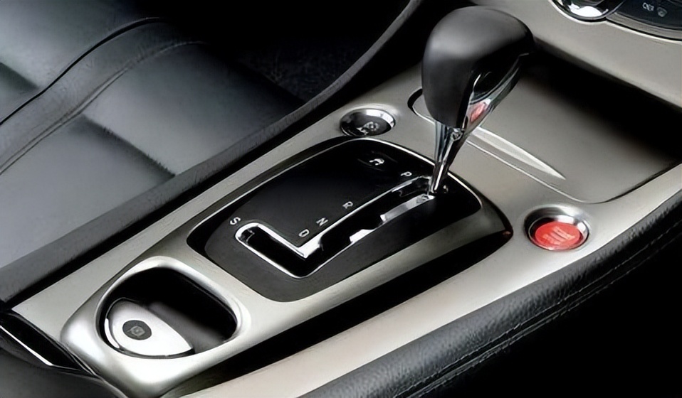 自动挡省油开车技巧介绍,关于自动挡汽车驾驶技巧