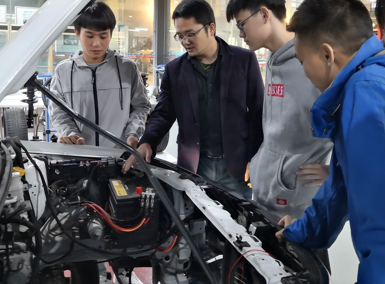 大学就业前景最好的十个专业排名,本科就业前景好的十大专业排名