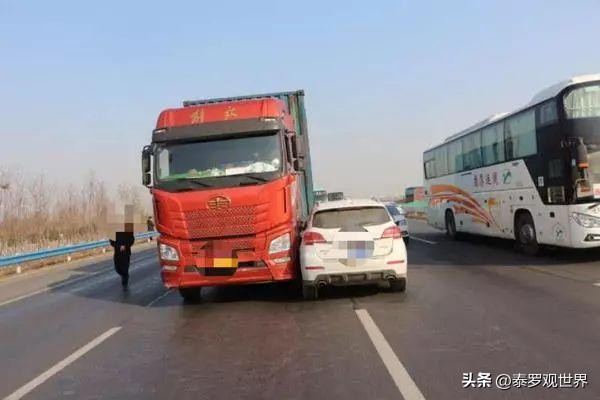 四川重大交通事故最新消息,四川面包车翻下公路路基致6死4伤