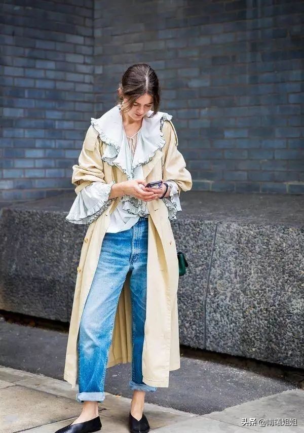风衣搭配束脚卫裤好看吗,今年春天穿风衣搭配什么鞋