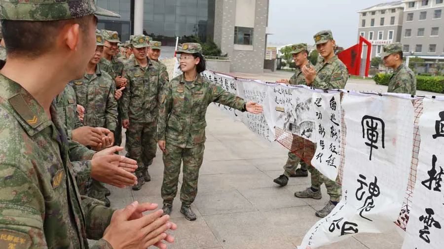 第71集团军：欢声笑语庆国庆，群众性文化活动暖兵心！