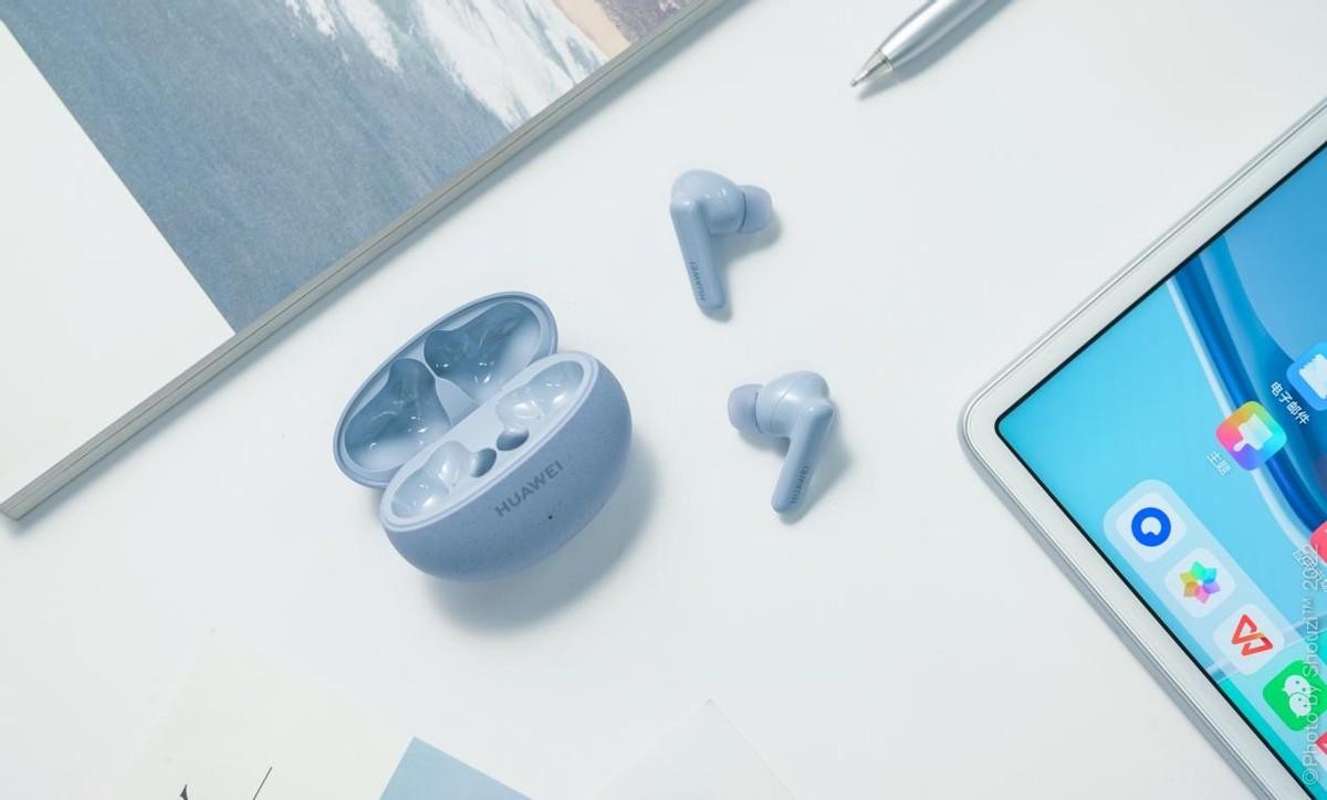 华为freebuds5i跟荣耀亲选,华为freebuds5至臻版和pro