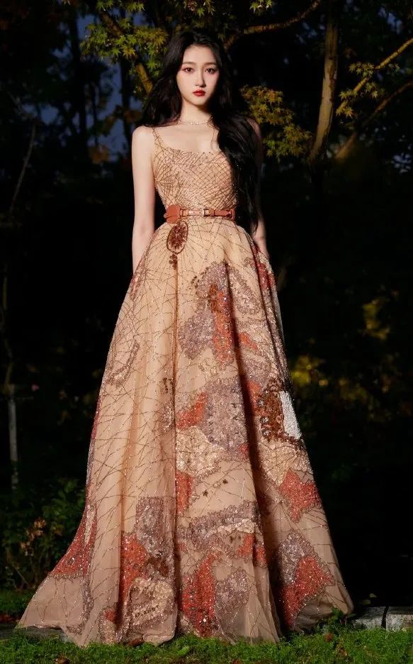 易梦玲网红衣服,易梦玲穿迪奥古董高定