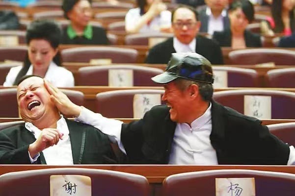 小品演员火力全开,影视演员居中调停,中国足球,一开口就输了