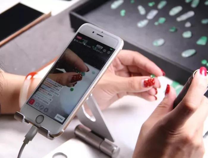 看翡翠直播被骗200万！这种“赌石”直播不能信