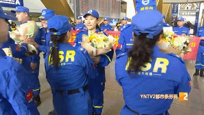 蓝天救援队英雄回家,蓝天救援队回家队长哭了视频