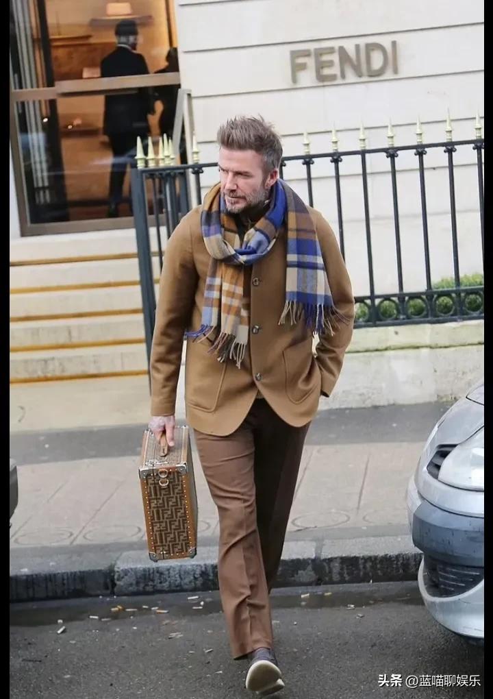 贝嫂穿v领礼服裙,贝嫂礼服图片