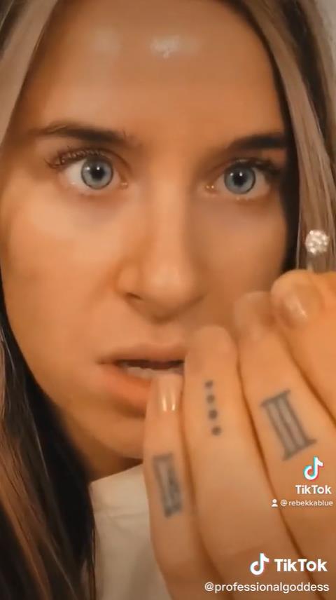 美国女子网售重口垃圾：灰尘脏水，指甲舌苔，真有人高价买？