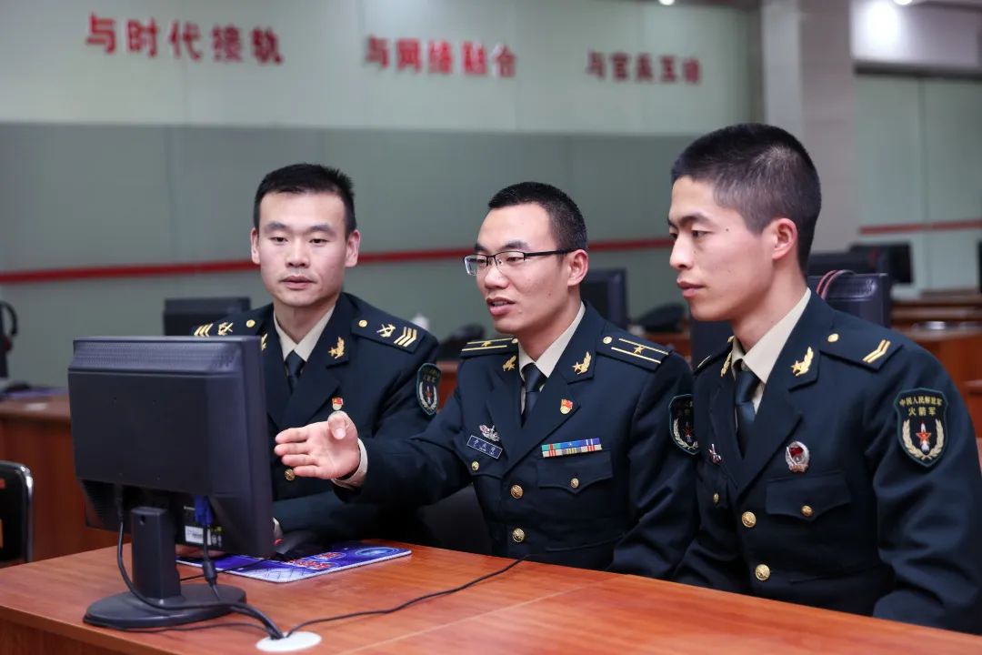 军营帅气视频,军营精彩瞬间照片