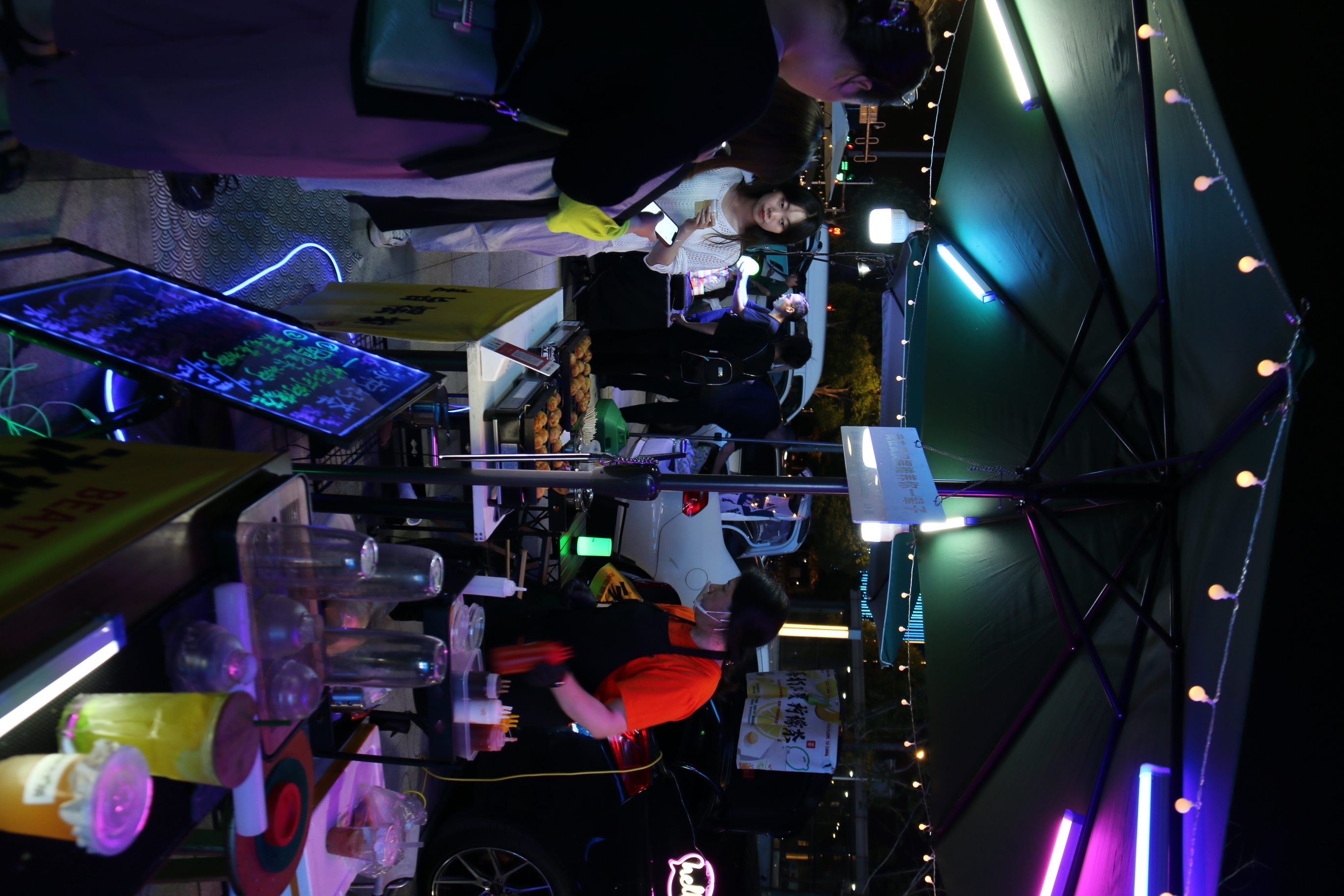 不想上班的的年轻人都在干嘛,现在的年轻人都不努力工作