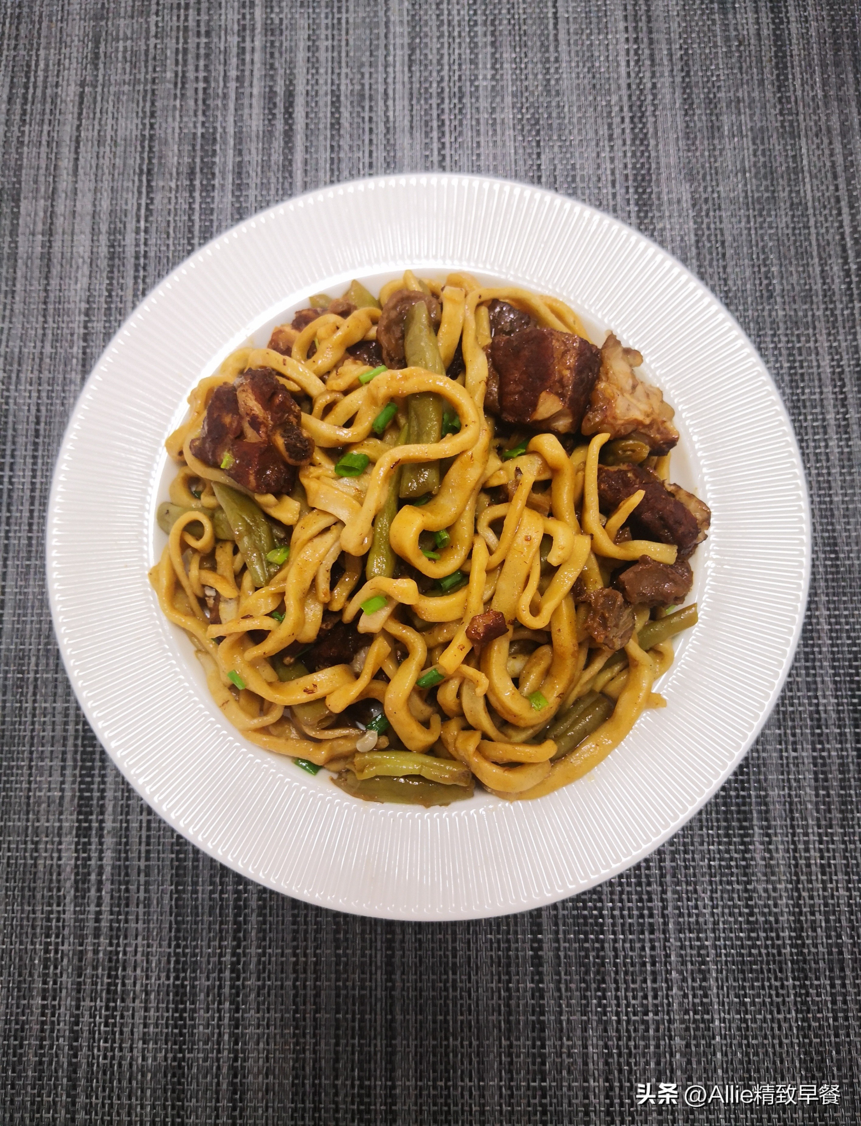 生面条做焖面怎么老是粘锅,焖面怎么做才能软烂不粘锅