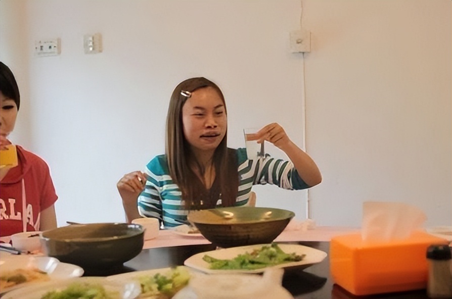 凤姐在美国的真实现状遭遇,凤姐当年是怎么去了美国